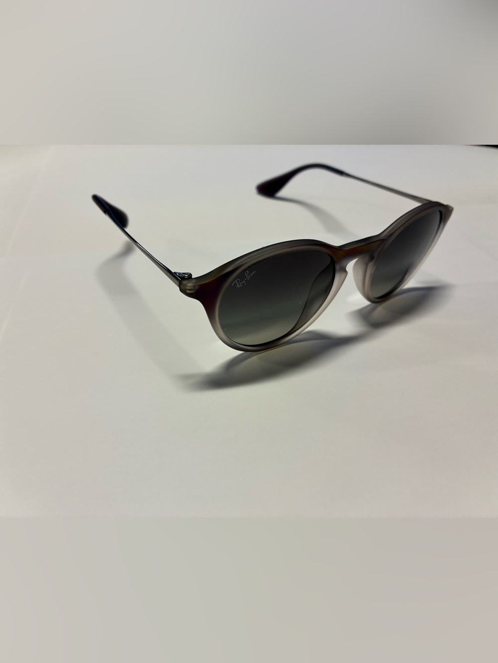 Ray-Ban Round Sunglasses Gray Frames with Dark Lenses - Picture 6 of 16